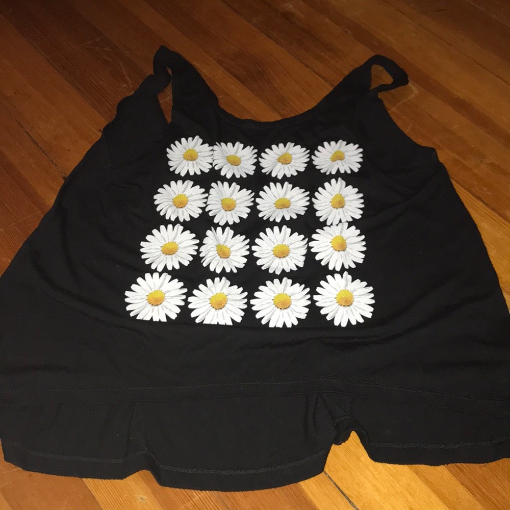Flowy Black Daisy Crop tank top